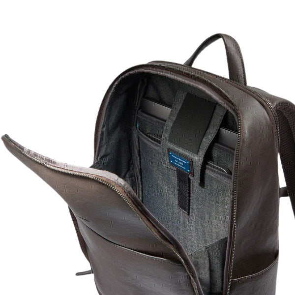 Black Square backpack for 15.6" laptop Piquadro