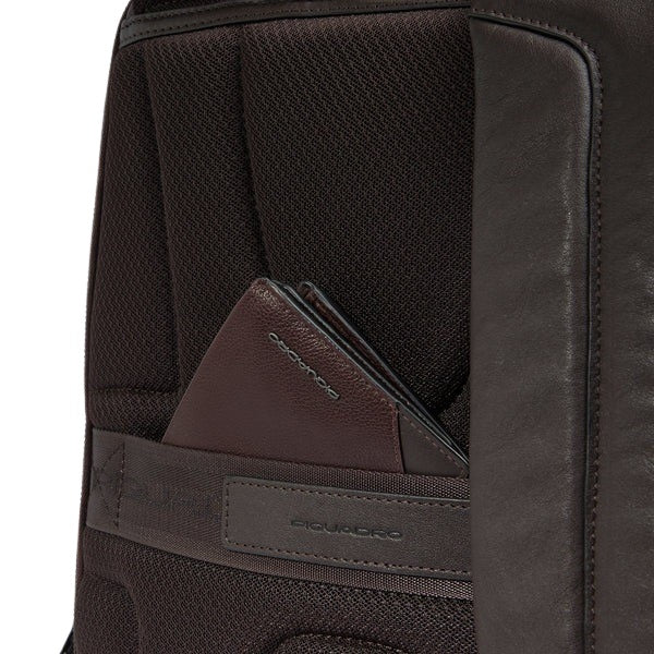 Black Square backpack for 15.6" laptop Piquadro