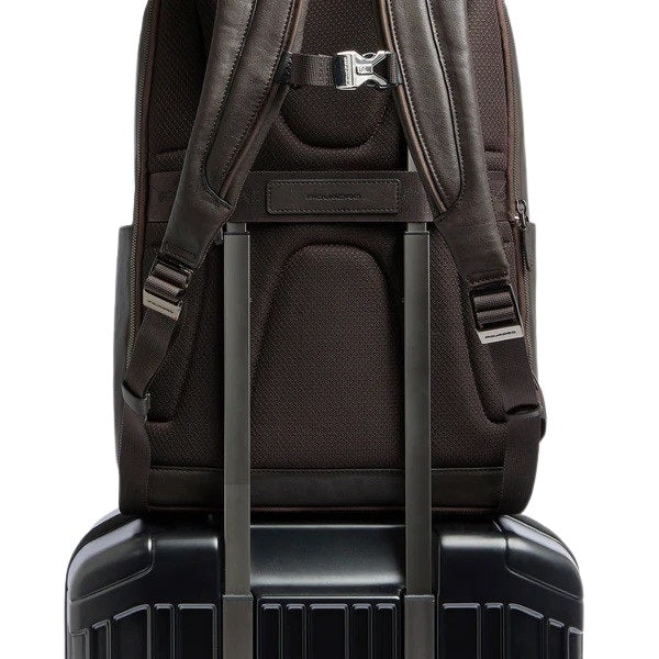 Black Square backpack for 15.6" laptop Piquadro