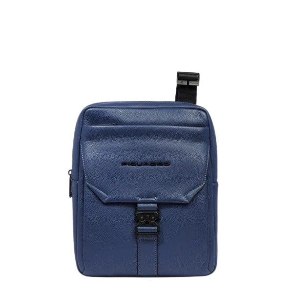 Piquadro men's iPad® shoulder wallet in black leather with adjustable strap, designed for carrying tablets and essentials.