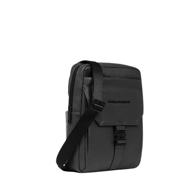 Piquadro men's iPad® shoulder bag with adjustable strap and multiple compartments, made of durable leather for everyday use.
