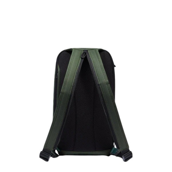 Piquadro monospalla bag for iPad Mini with earth-tone Piquadro logo, featuring adjustable strap and compact design.