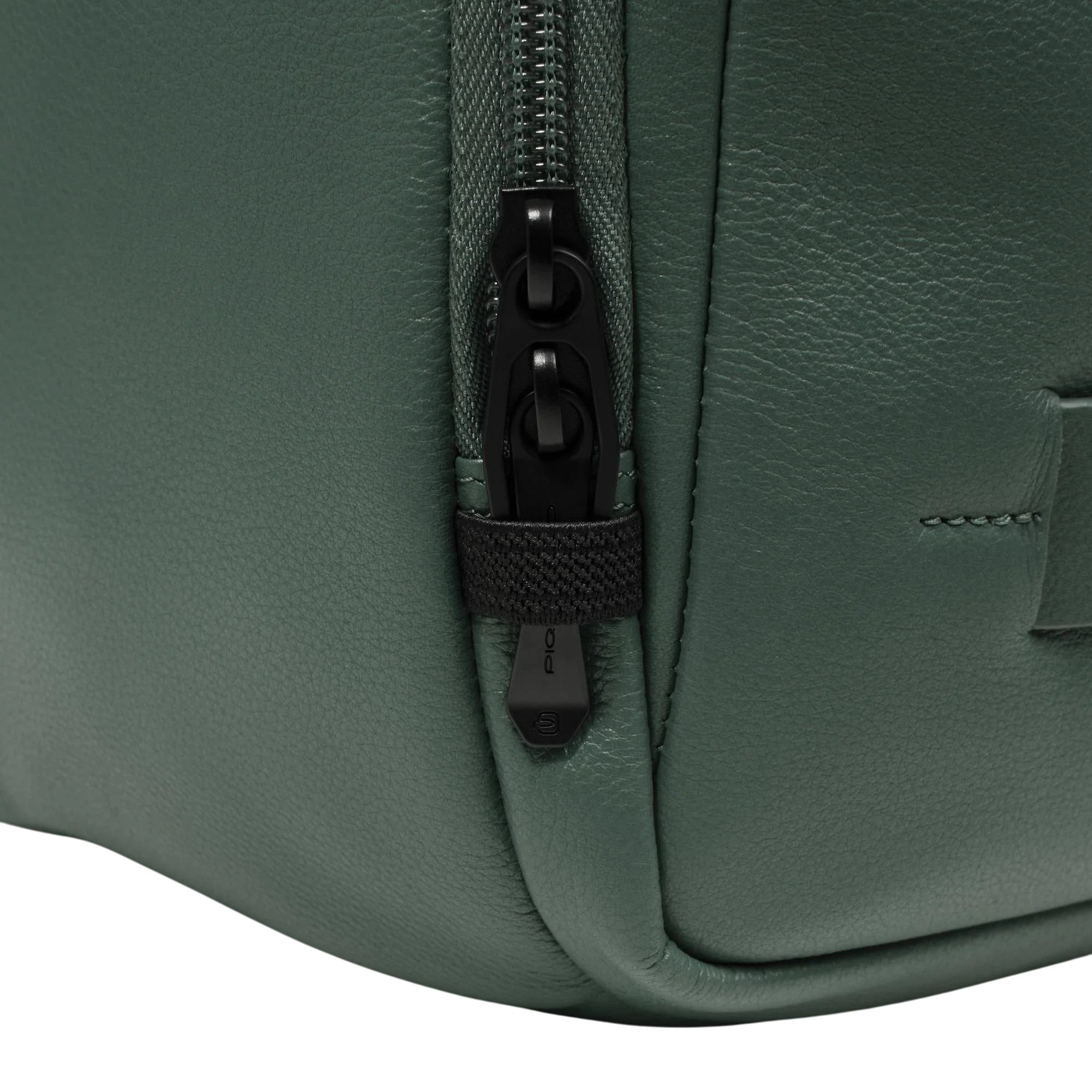 Unisex Piquadro Zaino porta PC 13" in black with multiple compartments and padded straps, designed for carrying laptops and accessories.
