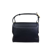 Retro della Borsa Cecile Gianni Chiarini in pelle nera a grana maxi, con manico regolabile e chiusura con patta.