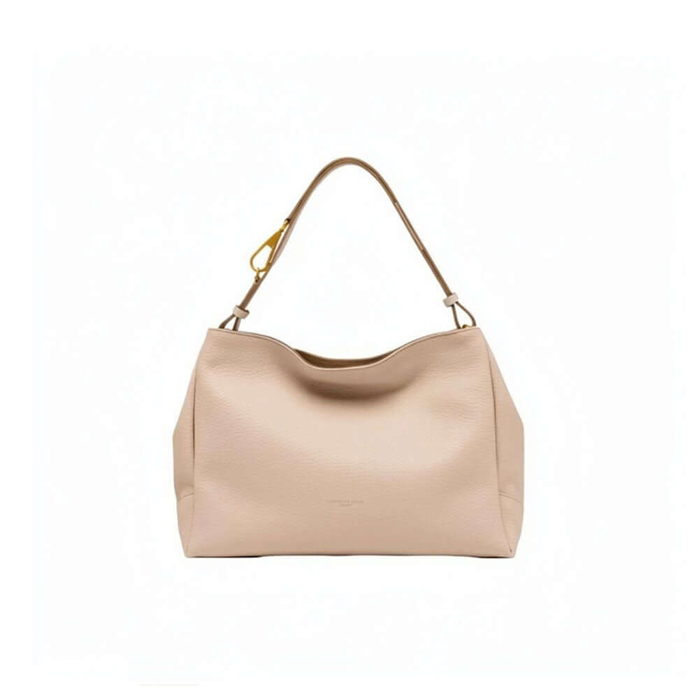Borsa Cecile Gianni Chiarini a spalla in pelle a grana color cipria vista frontalmente su sfondo bianco.
