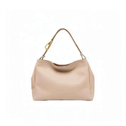 Borsa Cecile Gianni Chiarini a spalla in pelle a grana color cipria vista frontalmente su sfondo bianco.