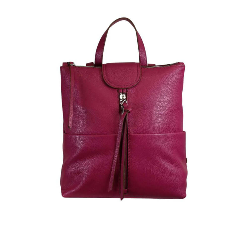 Zaino in pelle Gianni Chiarini modello Giada color fucsia realizzato in morbida pelle martellata, vista frontale.