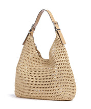 Borsa crochet Michael Kors modello Nolita Large a spalla color naturale con manico regolabile e dettagli argento, vista su sfondo bianco.