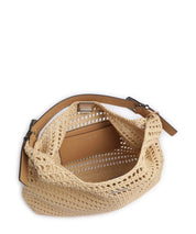 Dettaglio interno della Borsa crochet Michael Kors Nolita Large, che mostra la fodera, la tasca a bustina e il manico regolabile in pelle.