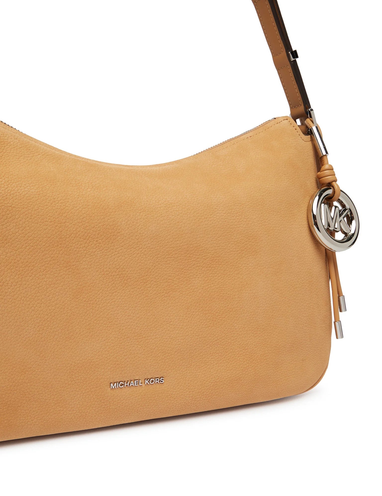 Dettaglio della Borsa a spalla Nolita Michael Kors in nabuk color cammello con charm logo MK in metallo argento.
