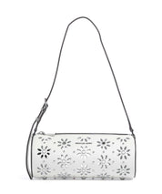 Borsa Izzy Michael Kors a spalla in pelle bianca con motivo floreale traforato e dettagli argento vista frontale su sfondo bianco.