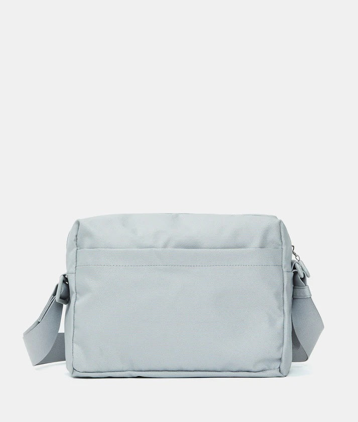 Mandarina Duck Borsa Crossover MD20, stylish women's shoulder and crossbody bag with sleek design and adjustable strap.