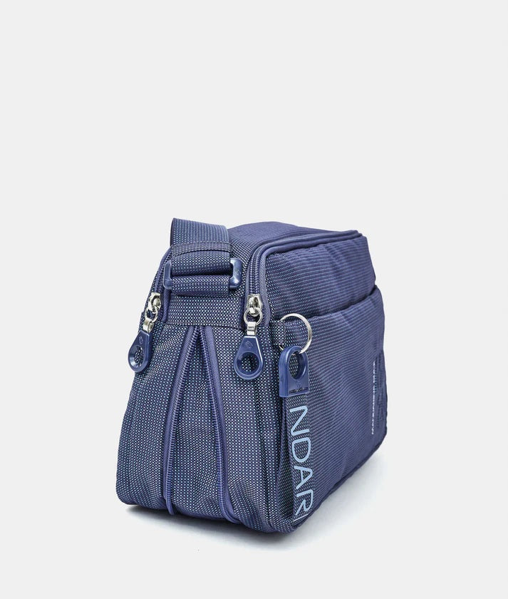 Mandarina Duck Borsa Crossover MD20 in stylish design, women’s shoulder bag with adjustable strap, black color with minimalist style.