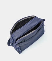 Mandarina Duck Borsa Crossover MD20 in black leather, stylish shoulder bag with adjustable strap for women.
