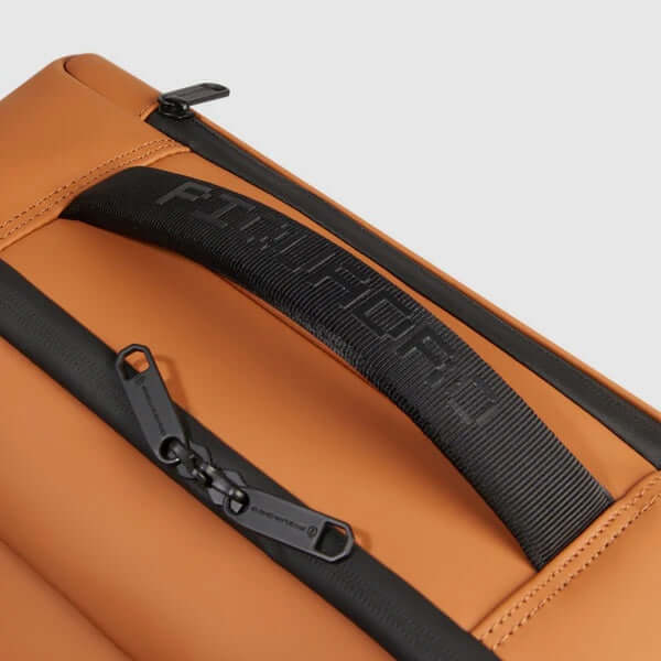 Slim Cabin Luggage Corner Piquadro - MYLILLY