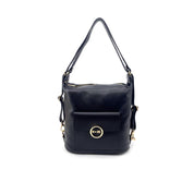 Borsa zaino convertibile M*Brc in pelle nera con tasca frontale, logo dorato e chiusura zip.
