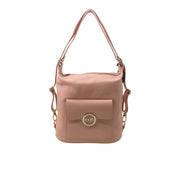 Borsa trasformabile in zaino M*BRC modello Round di colore rosa, con tasca frontale e chiusura con logo dorato, isolata su fondo bianco.