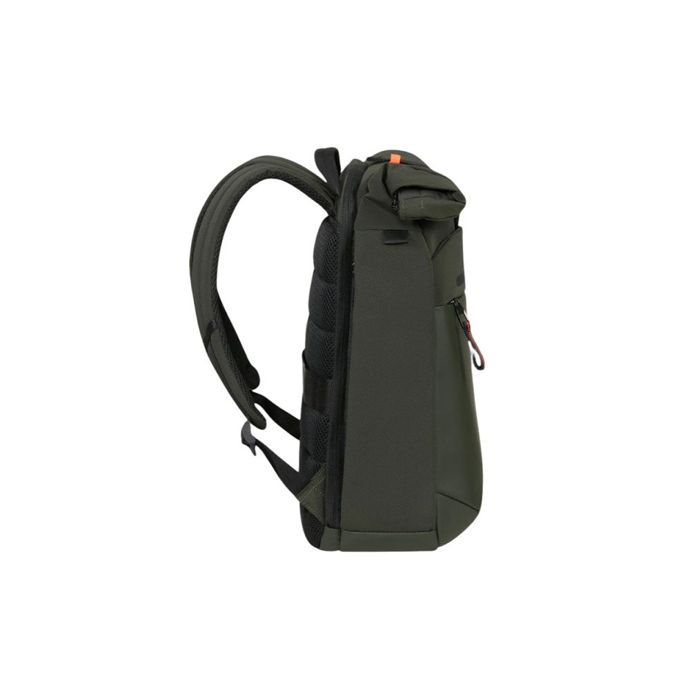 Vista laterale dello zaino rolltop samsonite Moderny verde scuro, che mostra lo spallaccio e lo schienale ergonomico imbottito.