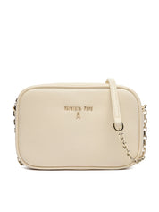 Borsa a tracolla Patrizia Pepe in pelle color panna con tracolla a catena e logo frontale dorato.