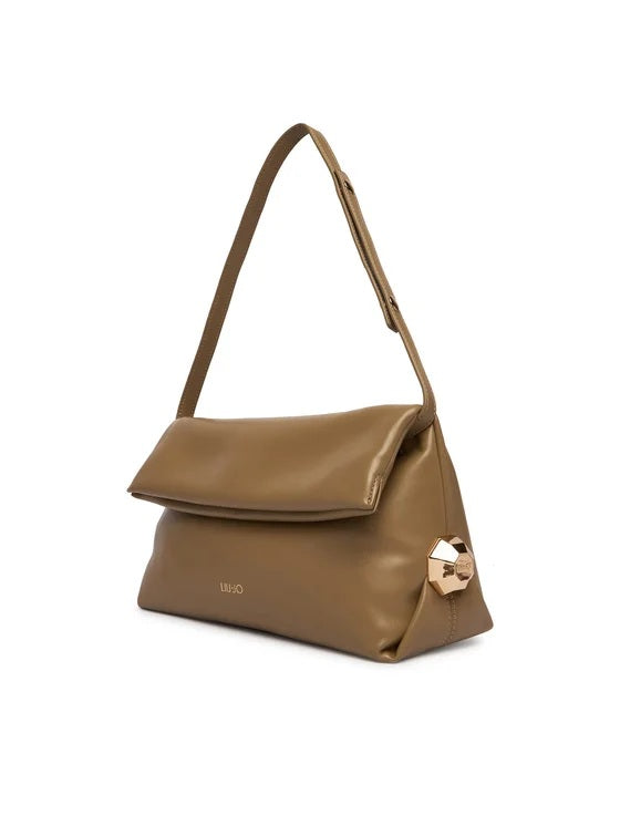 Borsa a spalla Liu Jo color cuoio vista di lato, con chiusura a patta, manico removibile e dettaglio gioiello dorato laterale.
