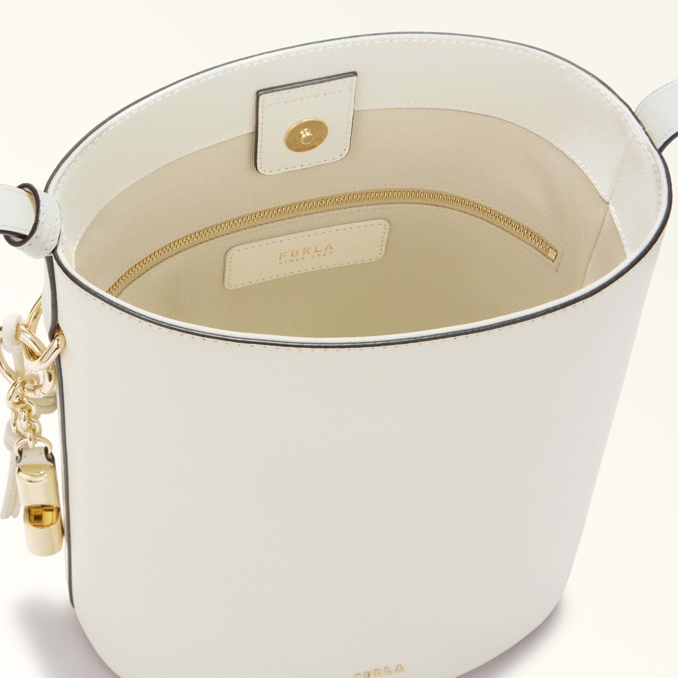 Furla Roxie S Bucket Bag in Leather