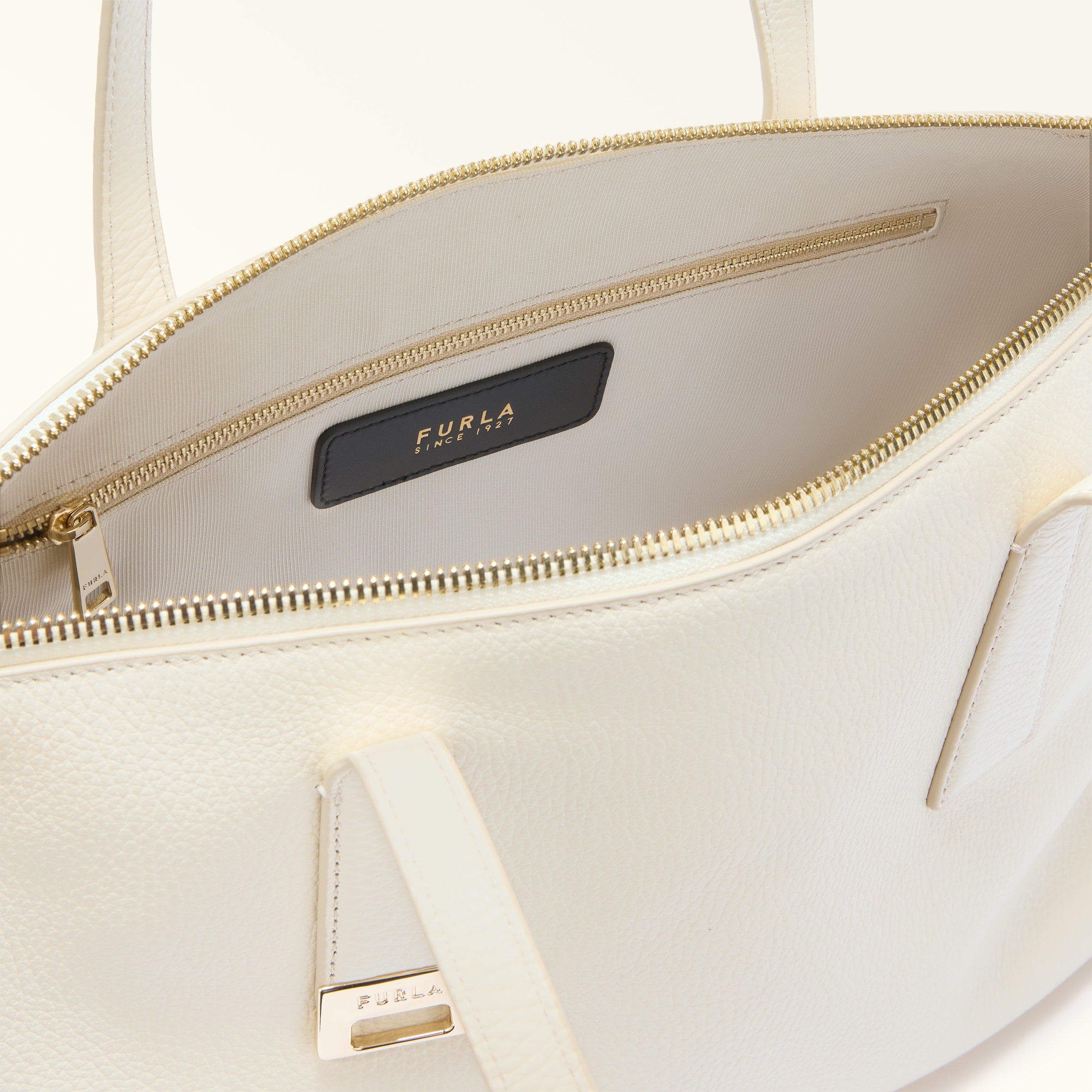 Furla Olivia M Tote Bag in Leather