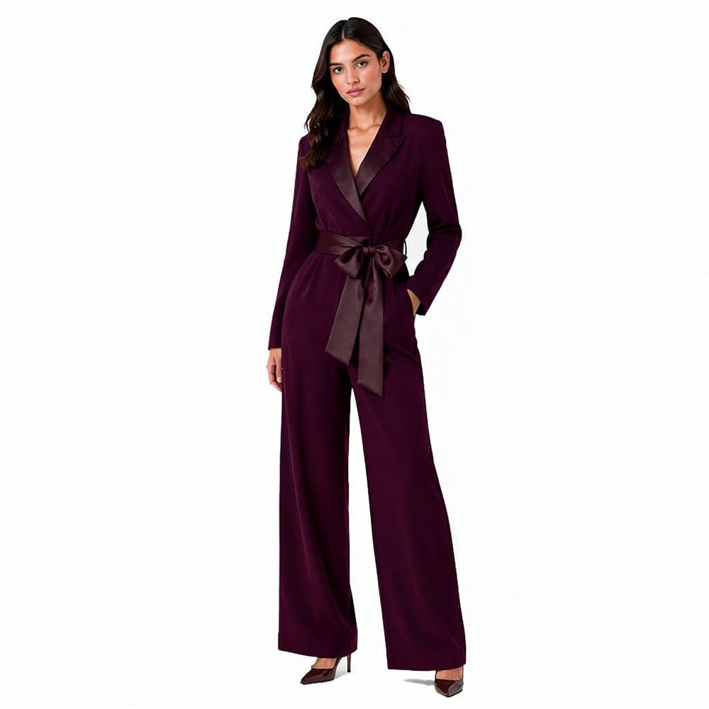 Elegant jumpsuit with belt