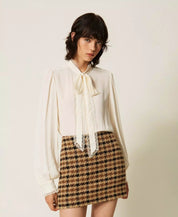 Camicia in crêpe de Chine con fiocco Twinset