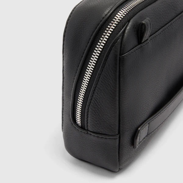 Piquadro Tebe leather clutch