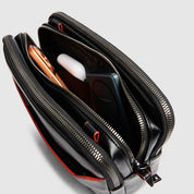 Pochette "Piquadro x Audi Revolut F1®" Blu Square in pelle Piquadro