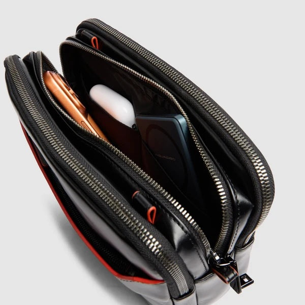Pochette "Piquadro x Audi Revolut F1®" Blu Square in pelle Piquadro