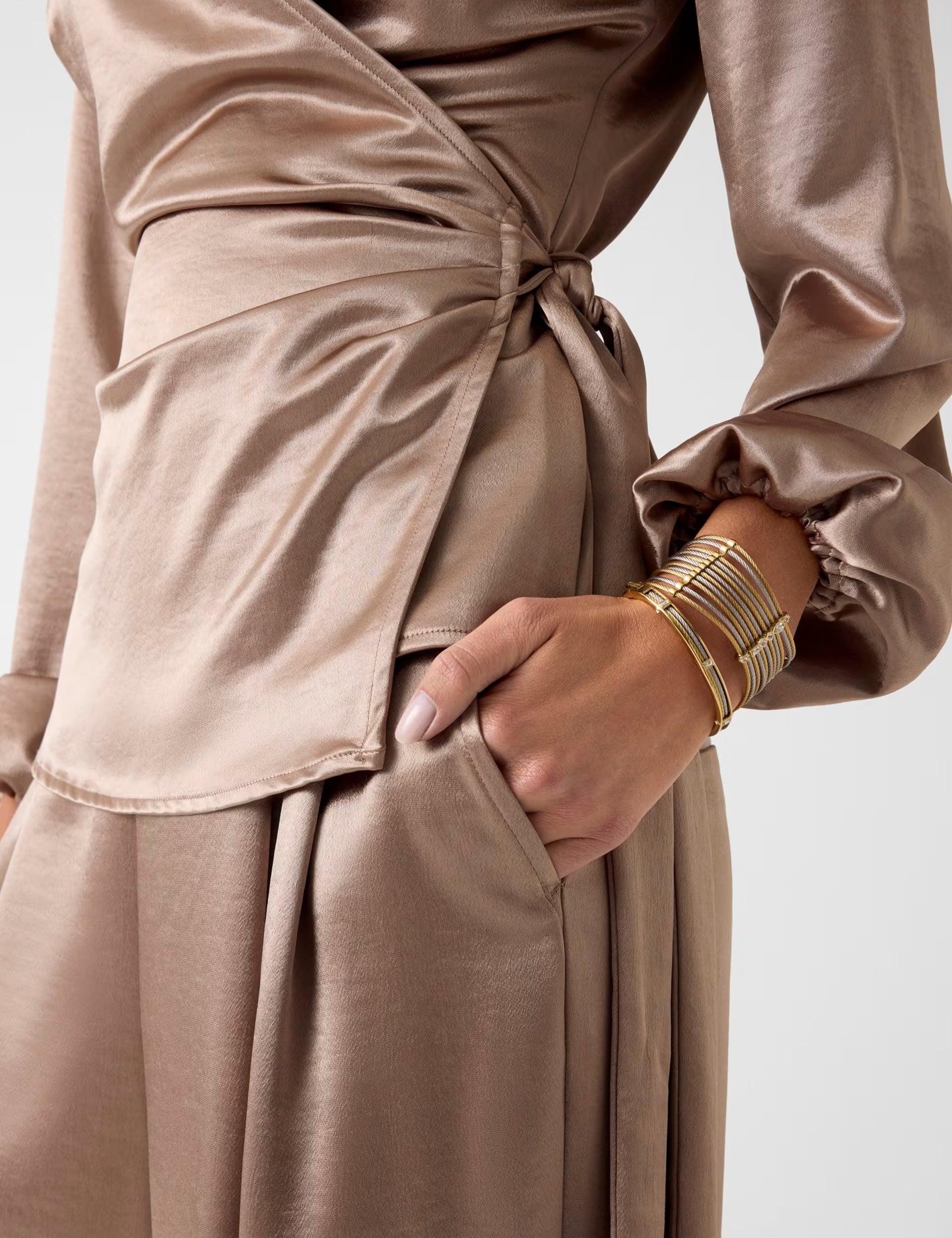 Ava Satin Wrap Top Guess - MYLILLY