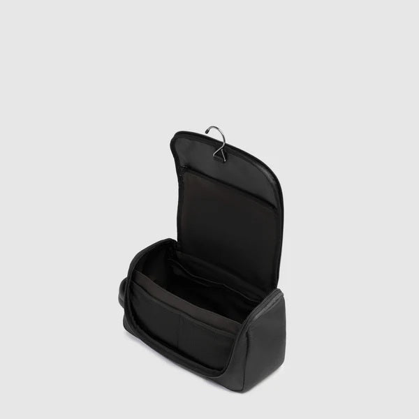 Unisex Piquadro Lyss beauty case for travel, featuring sleek design and multiple compartments for cosmetics and accessories.