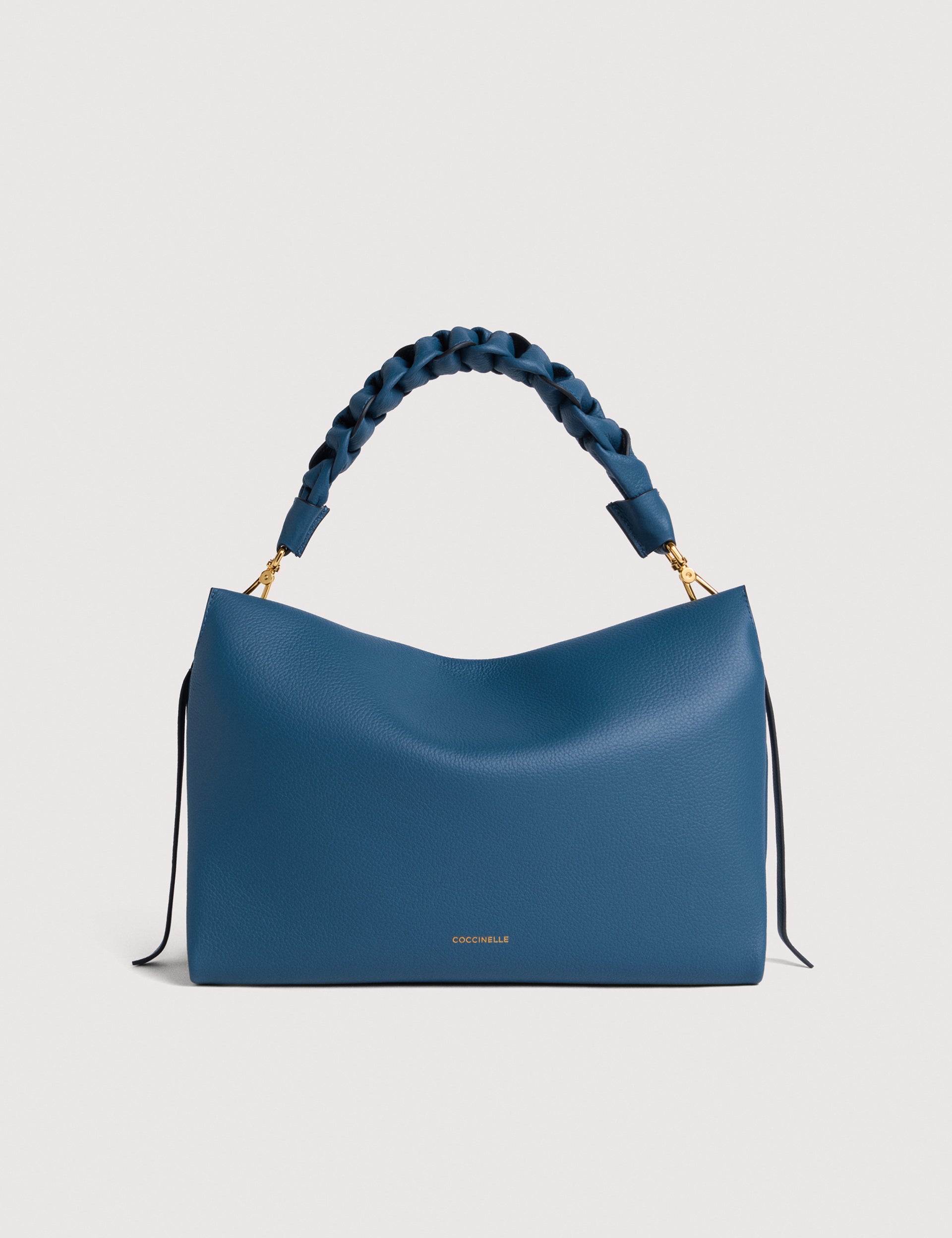 Medium Boheme shoulder bag in Coccinelle leather, featuring a stylish design perfect for women's accessories.
