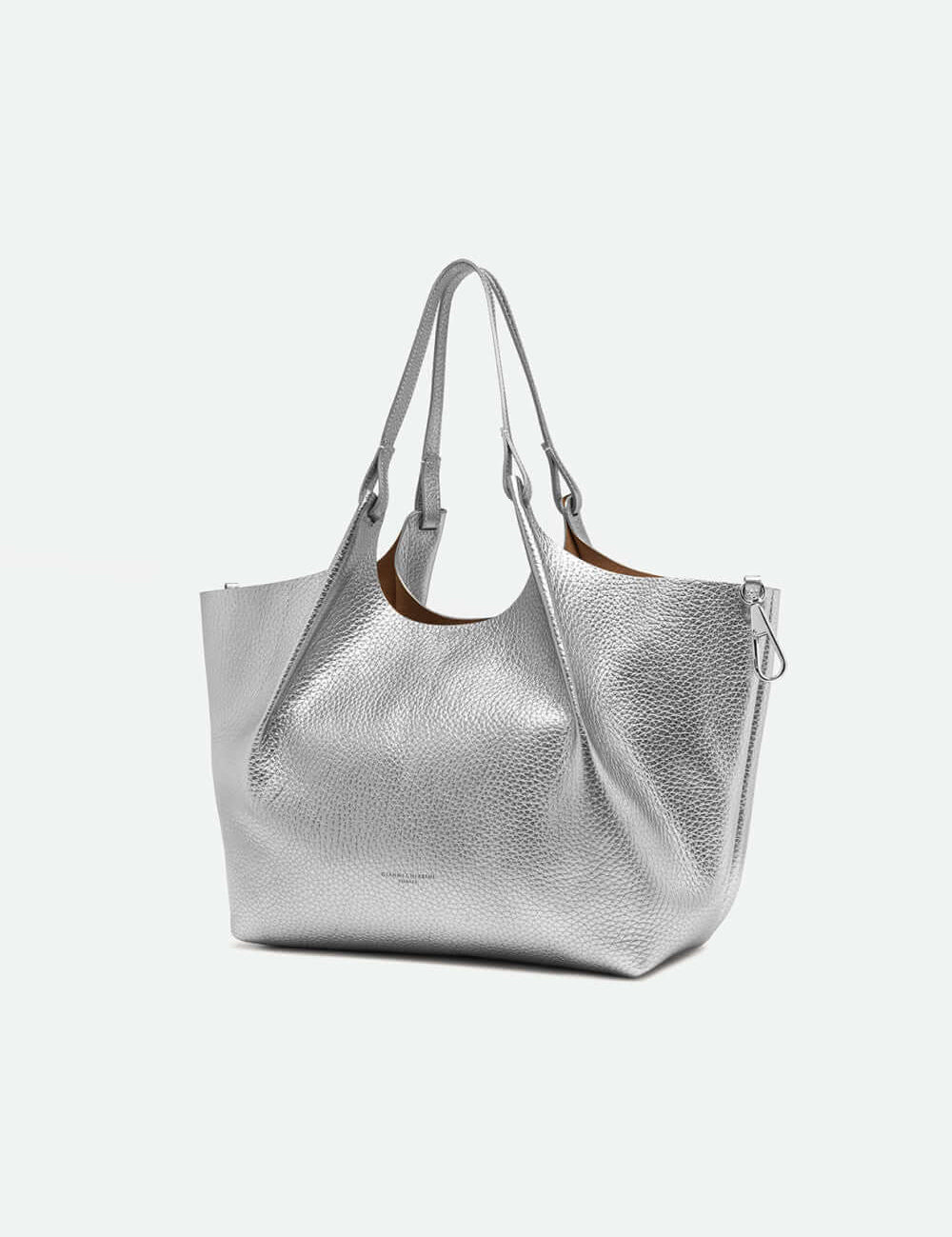borsa-a-spalla-dua-gianni-chiarini-argento-in-pelle-martellata-con-pochette-removibile.jpg