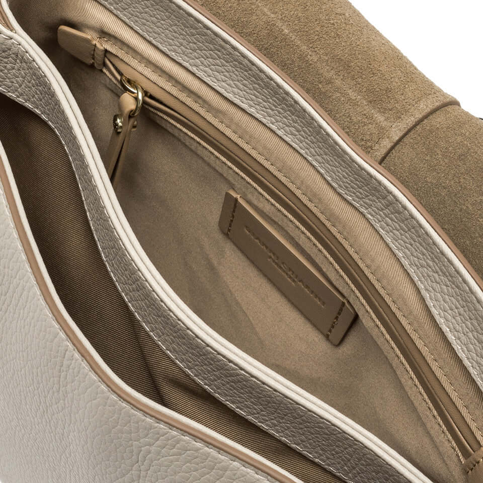 Gianni Chiarini Helena Round shoulder bag in soft leather, featuring a circular design and elegant strap for stylish carry.