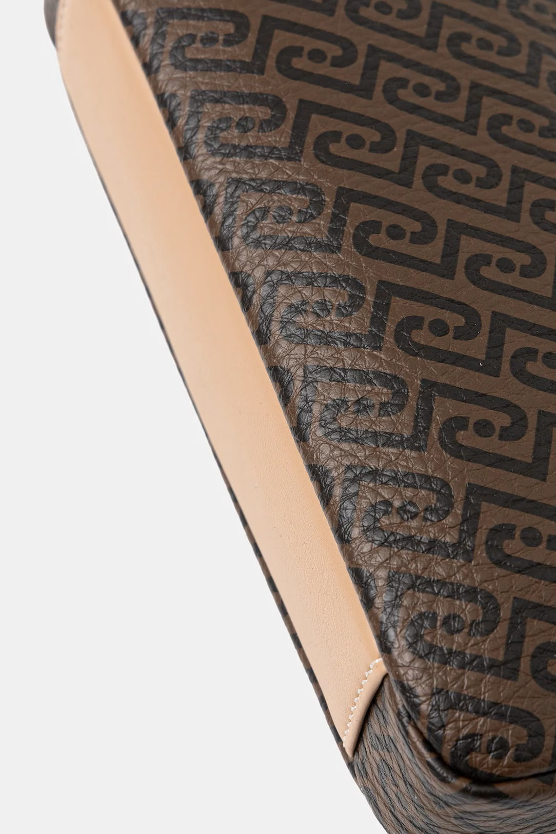 Liu Jo cross body bag in black with gold chain strap, mini size, stylish accessory for women’s handbags and shoulder bags.