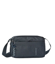 Mandarina Duck Borsa Crossover MD20 for women, stylish shoulder bag with adjustable strap, black leather design.
