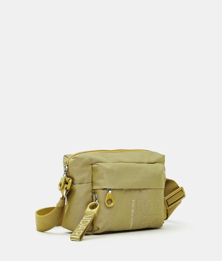 Mini Mandarina Duck Borsa Crossover MD20 in black leather, trendy accessory with adjustable strap and compact design.