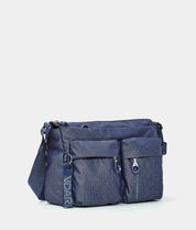 Mandarina Duck Borsa Crossover MD20 donna, stylish shoulder bag with adjustable strap, in a sleek design and neutral color.