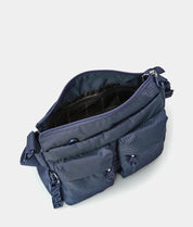 Mandarina Duck Borsa Crossover MD20 donna, stylish shoulder bag with adjustable strap, in a sleek modern design.