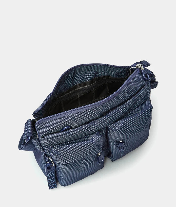 Mandarina Duck Borsa Crossover MD20 donna, stylish shoulder bag with adjustable strap, in a sleek modern design.