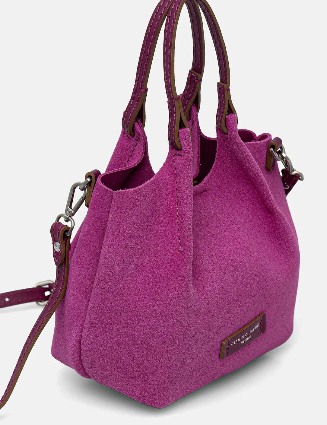 borsa-donna-dua-gianni-chiarini-fucsia-in-pelle-scamosciata-con-tracolla-regolabile_1.jpg