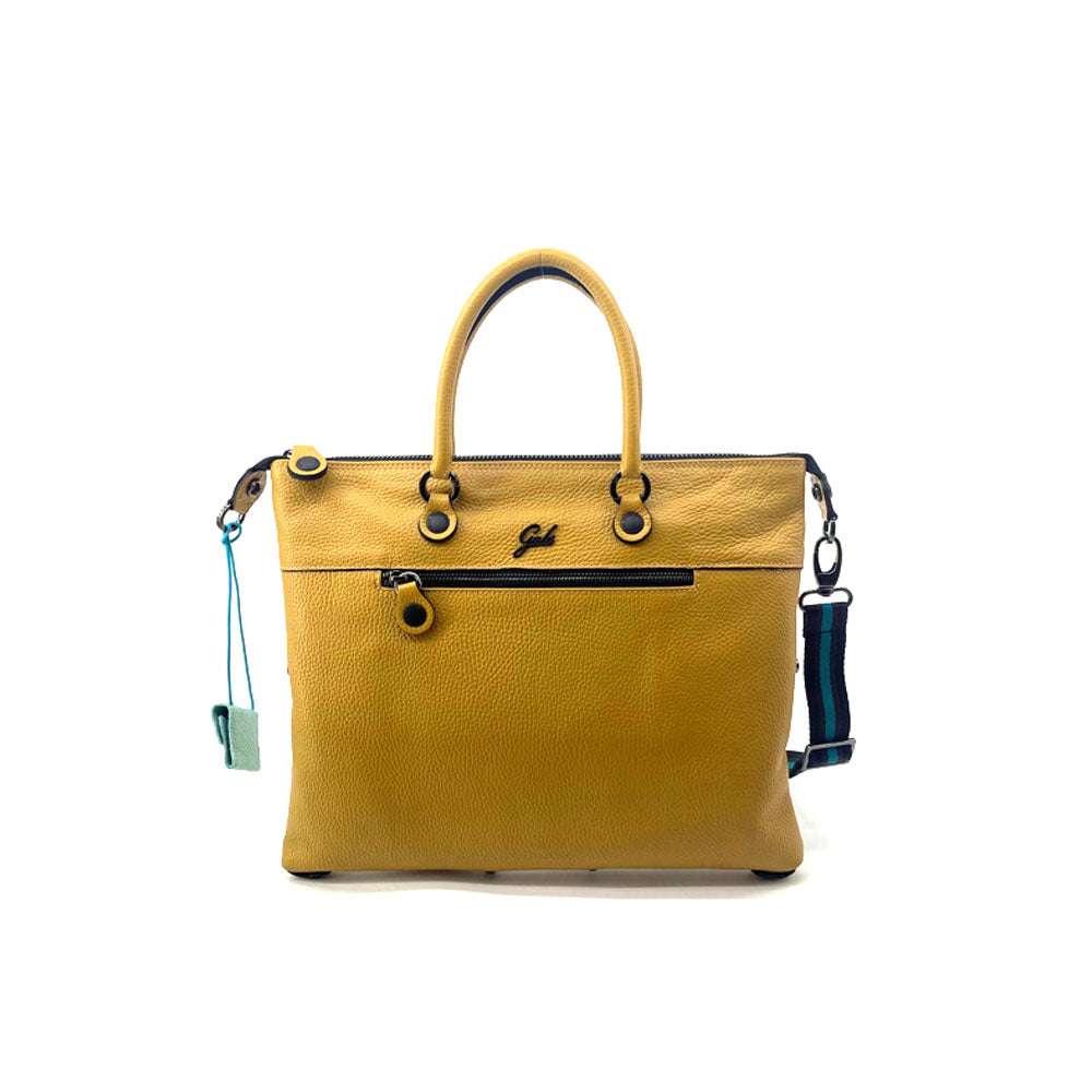 Gabs Borsa G3 Zip Plus medium-sized shoulder bag in black with silver hardware, featuring a zip closure and adjustable strap.