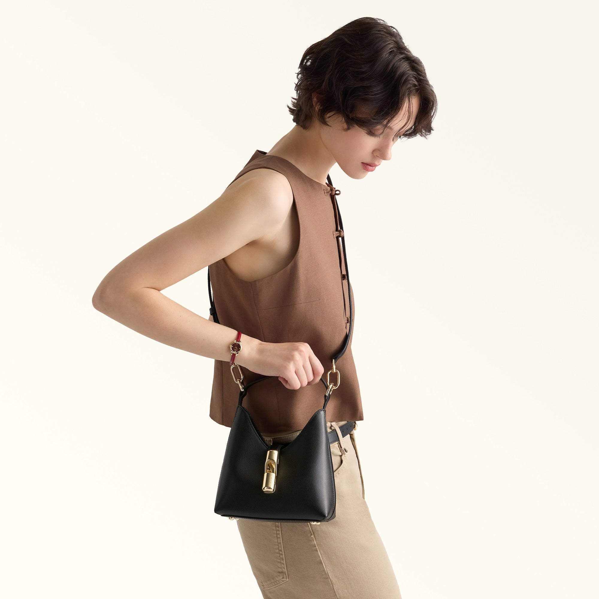 borsa-iride-mini-hobo-in-pelle-nero-tracolla-tasca-logo-arco-furla.jpg