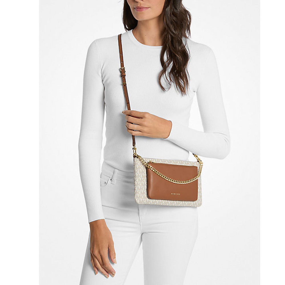 Medium Michael Kors Jet Set Borsa, stylish women's accessory with a sleek design, leather finish, and signature logo details.