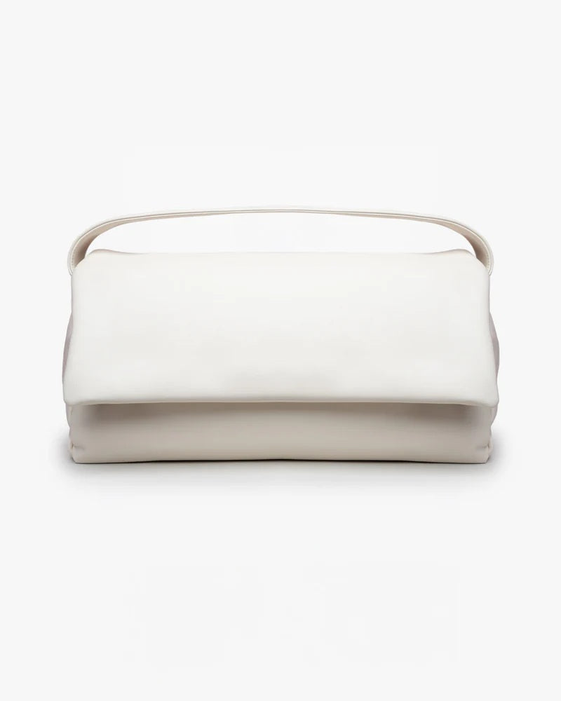Borsa puffy Mabash The Vanilla in pelle vegana con manico e patta magnetica, vista frontale su sfondo bianco.