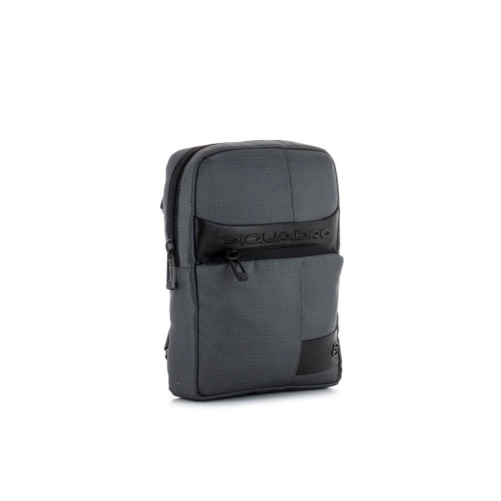 Piquadro men's iPad mini carrying case in black leather, featuring slim design and adjustable strap for convenient use.