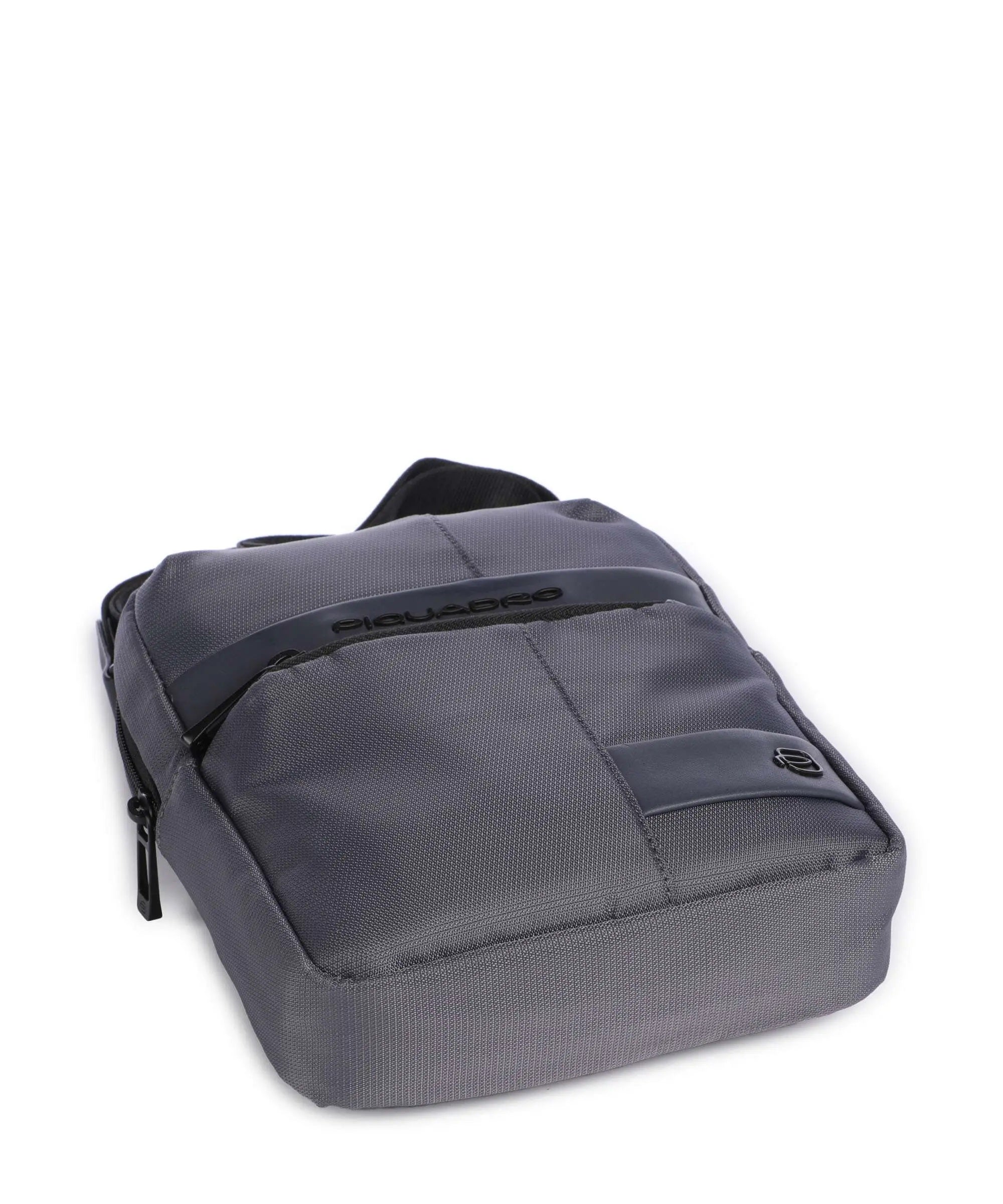 Piquadro men's iPad mini shoulder bag in black leather with adjustable strap and compact design.