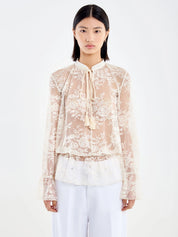 White Vicolo Donna camicia with button-up front and classic collar, made from lightweight, breathable fabric.